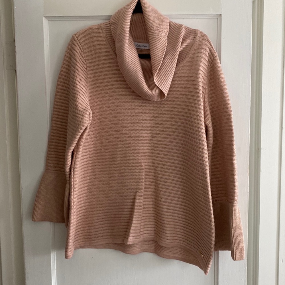 Pink/gold Calvin Klein sweater-flavored sleeves
